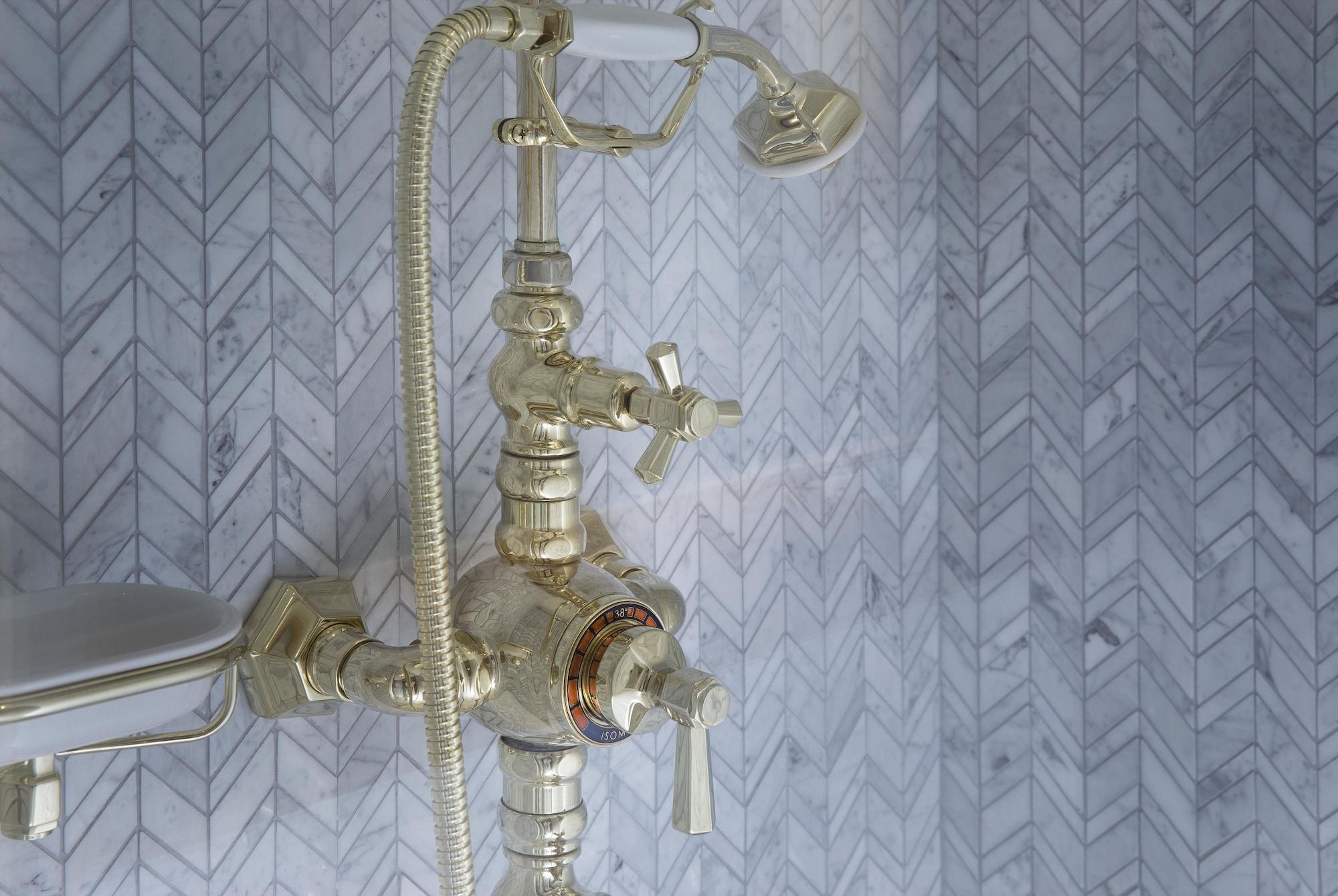 Maison Breguet Paris Luaran gambar A shower faucet