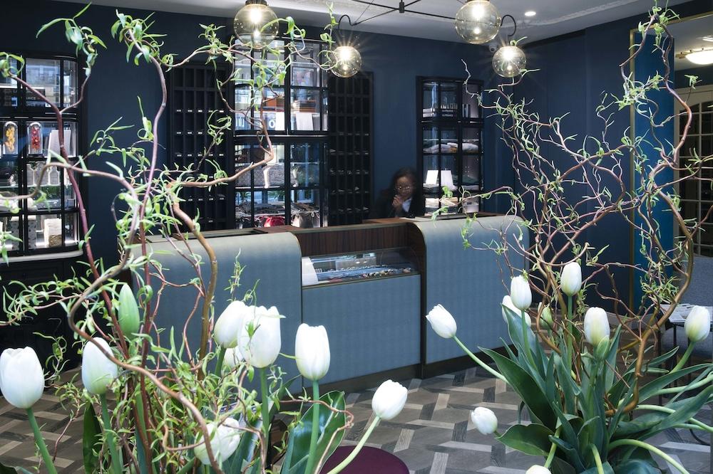 Maison Breguet Paris Luaran gambar Reception desk at the library