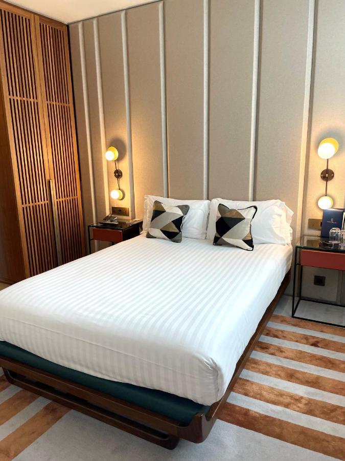 Maison Breguet Paris Luaran gambar A bed in a hotel room