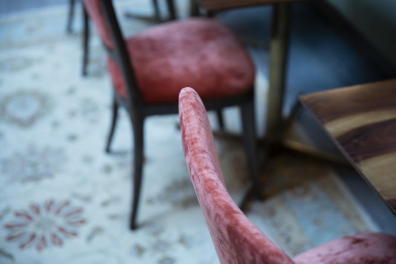 Maison Breguet Paris Luaran gambar Detail of a chair